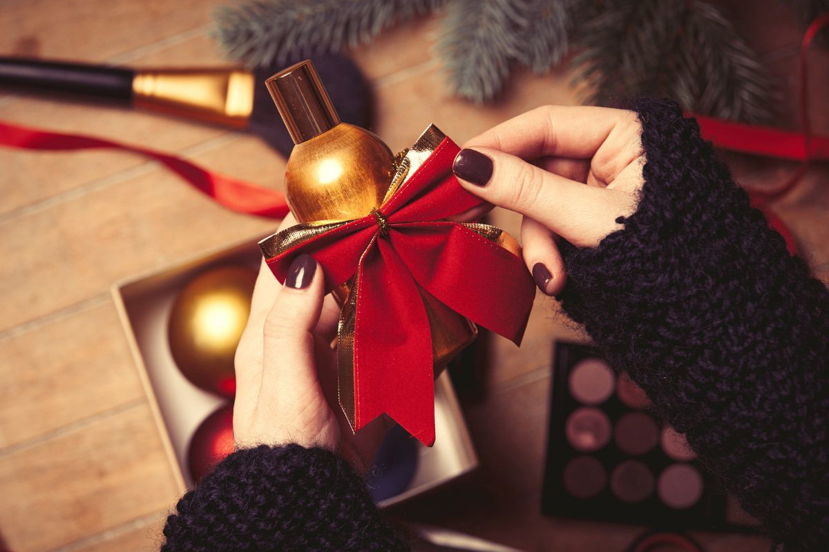 jak zapakować perfumy na prezent