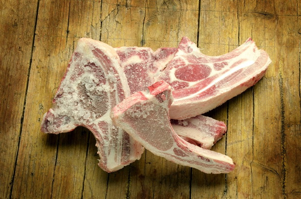 5. Rozmrażanie mięsa w temperaturze pokojowej