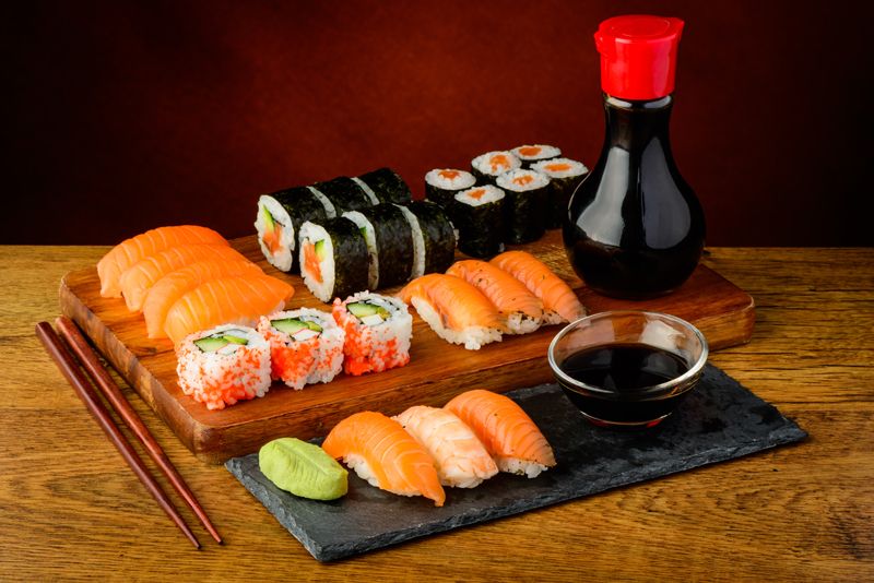 Czym grozi jedzenie sushi