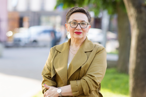 pewna siebie kobieta