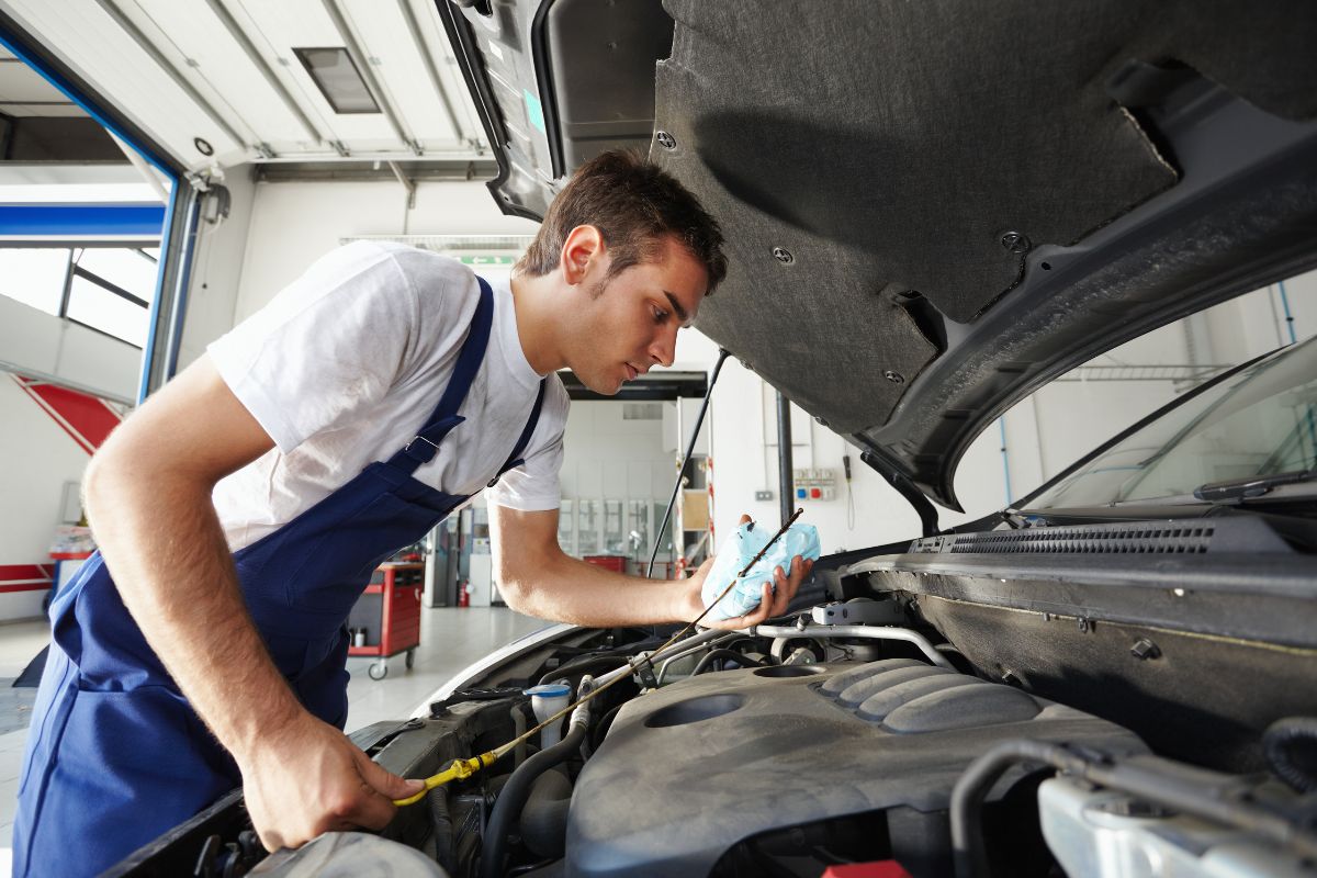 Po szkole miałem zostać mechanikiem, ale rodzice nie chcą o tym słyszeć