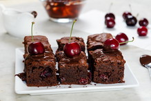 Keto brownie z wiśniami