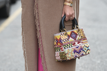 Pleciona torebka crossbody Wittchen za 159,90 zł to dopamine bag
