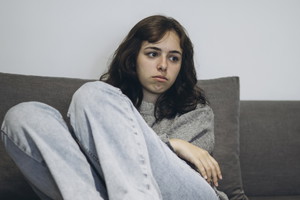 smutna kobieta