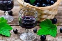 wino z czarnej porzeczki