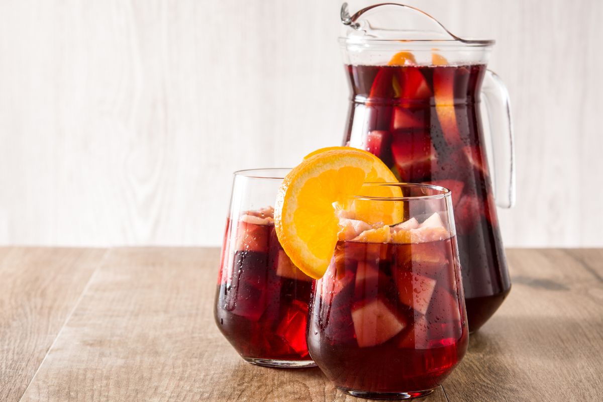 wino z wiśni i czarnych porzeczek