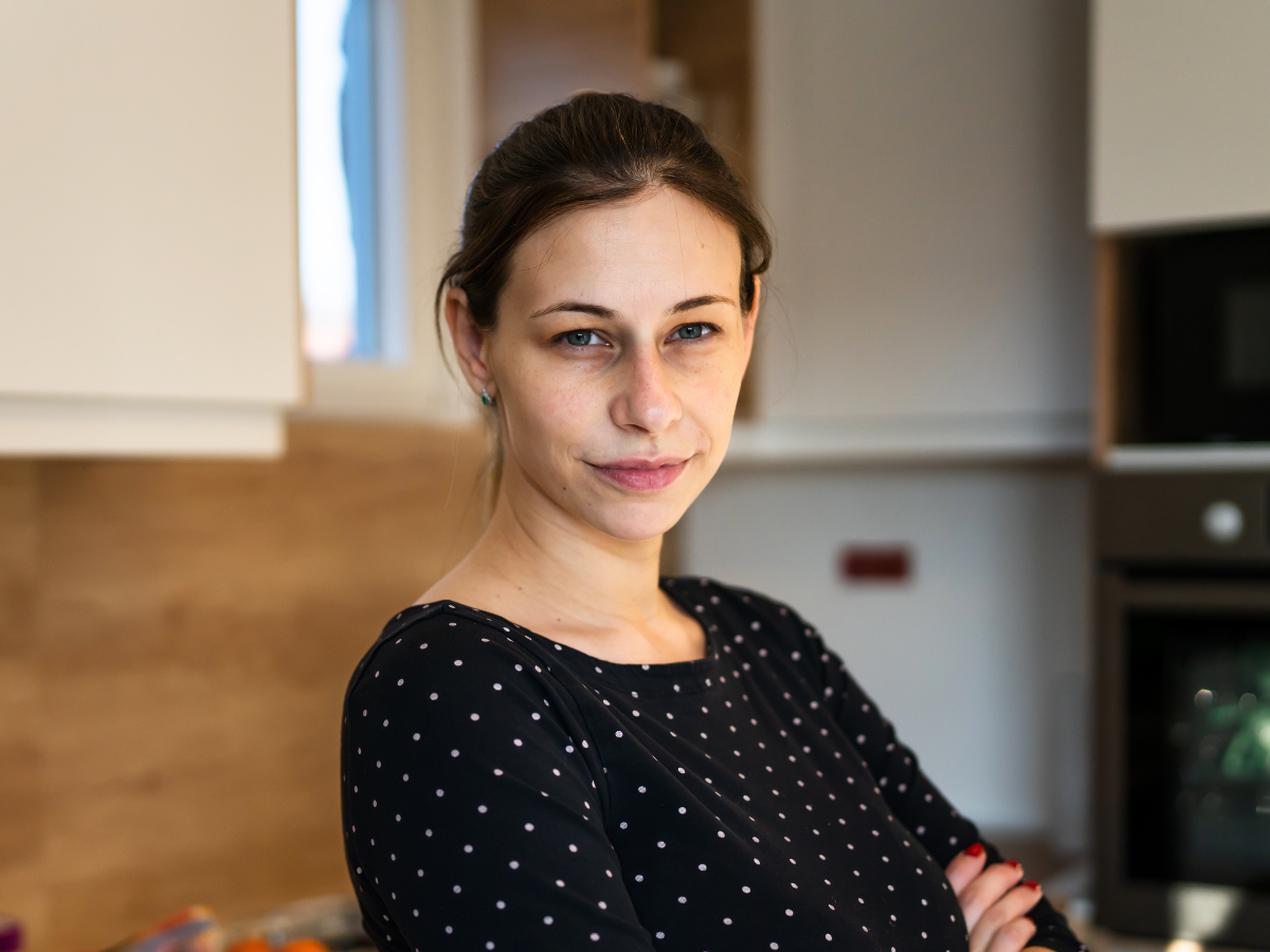 podejrzliwa kobieta