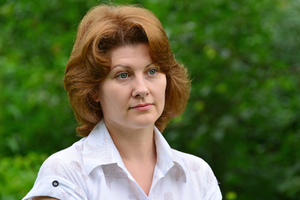 zamyślona kobieta