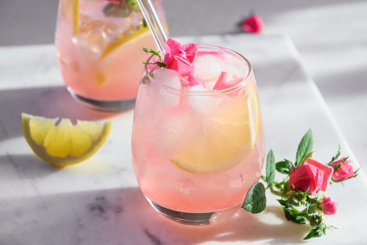 lemoniada z wodą różaną