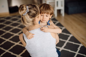 Child does not want to let his mother go to work, cries is capricious, fatigue and drowsiness. preschool age. Crisis 3 years.