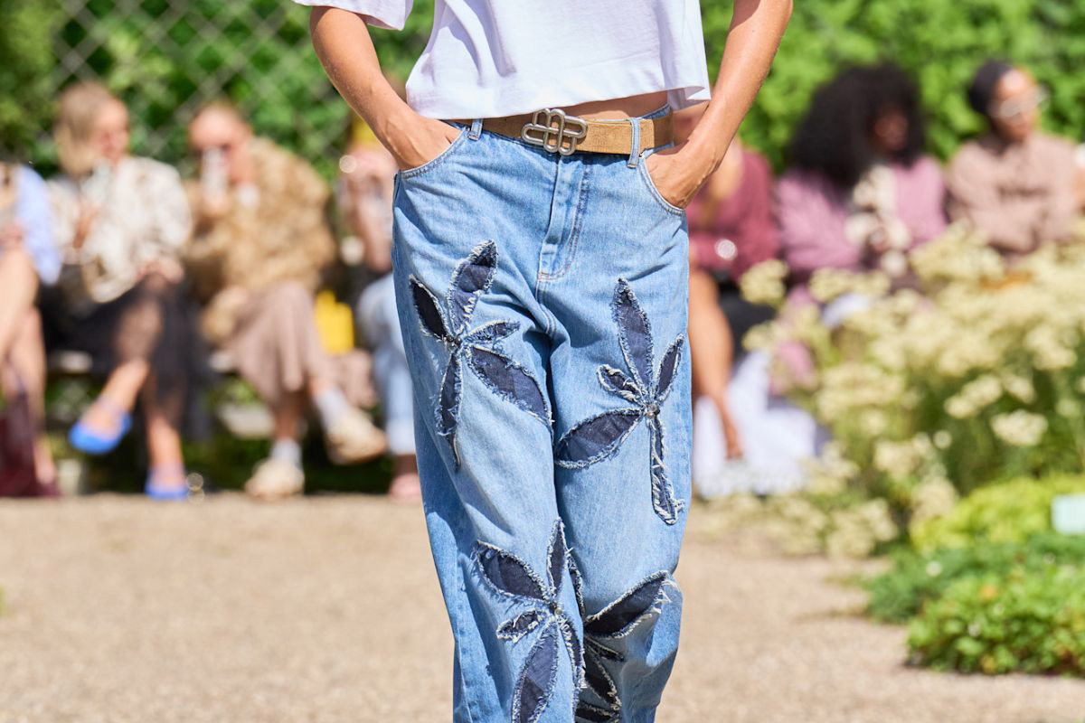 baggy jeans jak nosić