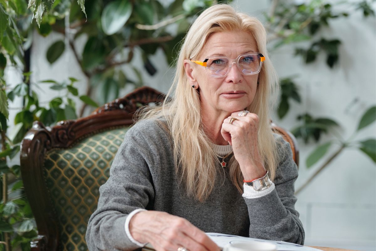 zmartwiona kobieta