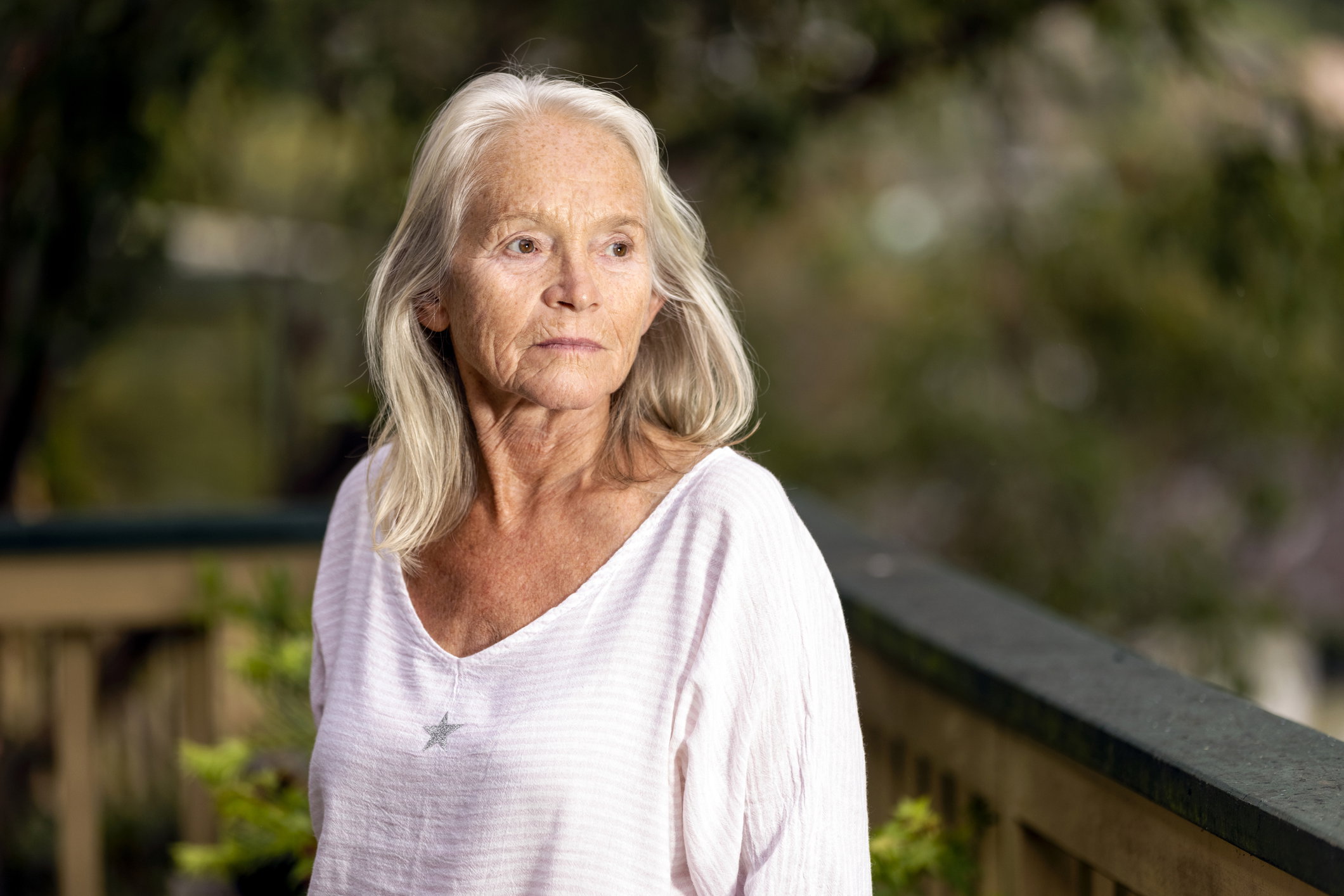 Portrait of modern, attractive mature woman looking away, background with copy space