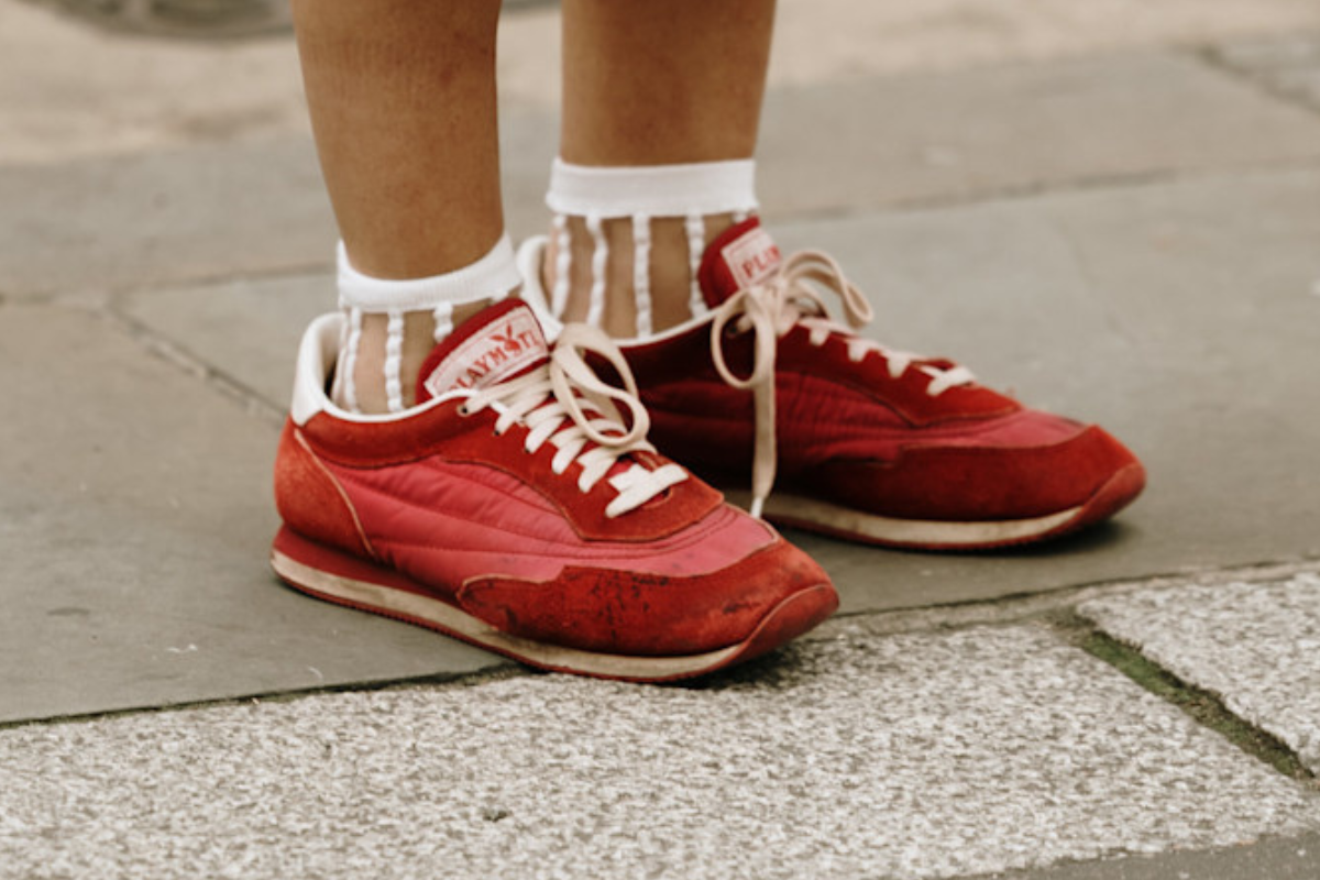Sneakersy w tym kolorze to must-have jesieni 2025