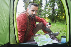 Pod koniec wakacji zabrałem rodzinę na kemping w środku lasu