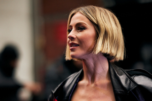 Fryzura jawline bob to hit jesieni 2025