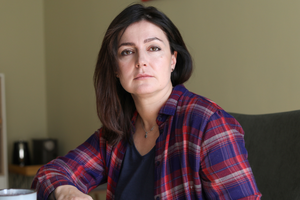 zaskoczona kobieta