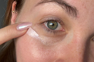 Testuję serum pod oczy Veoli Botanica