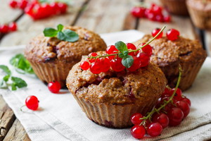 keto muffiny z porzeczkami