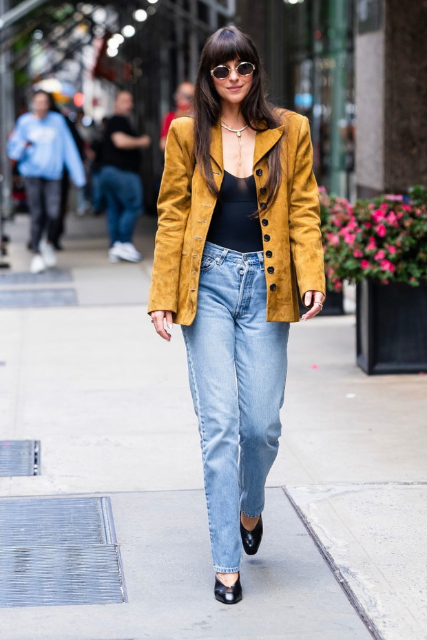 Dakota Johnson w jeansach