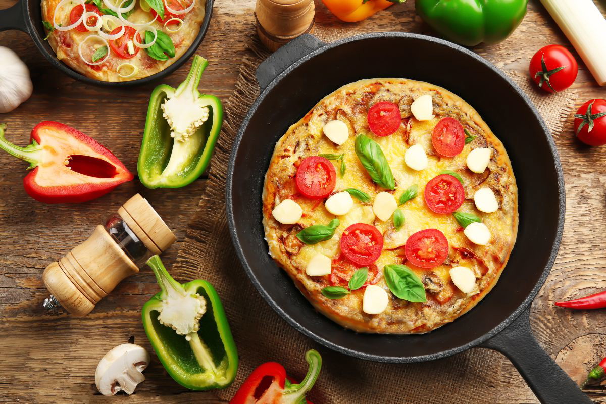 pizza z serka wiejskiego z patelni