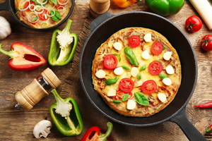 pizza z serka wiejskiego z patelni