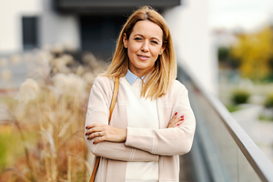 pewna siebie kobieta