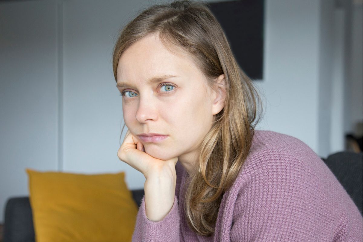 zmartwiona dziewczyna