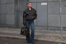 Kobieta w jeansach