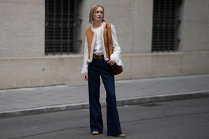 Kobieta w jeansach