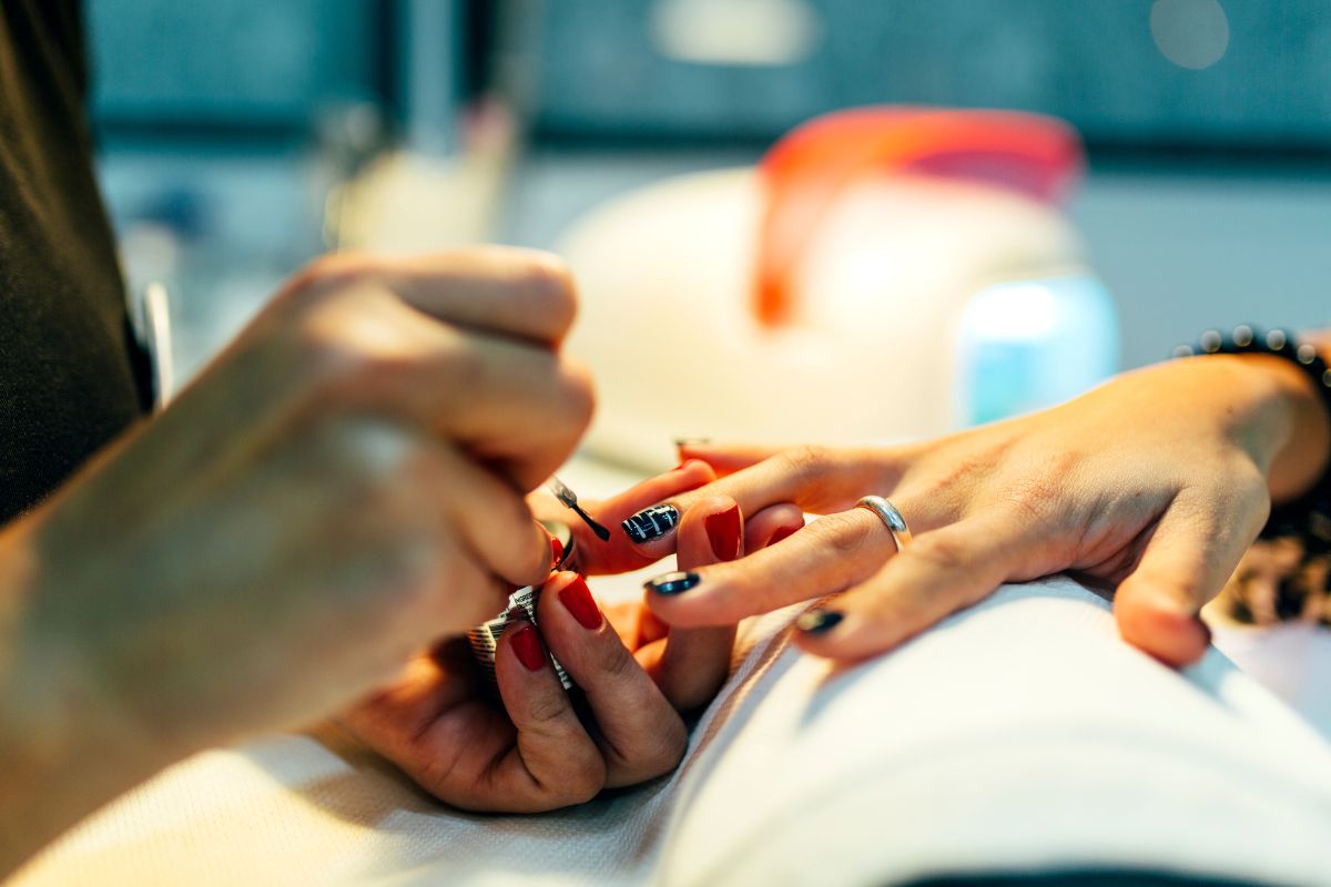 Manicure Noir Crescent