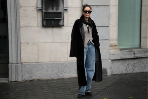 Kobieta w jeansach