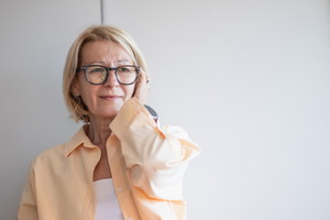 zamyślona kobieta