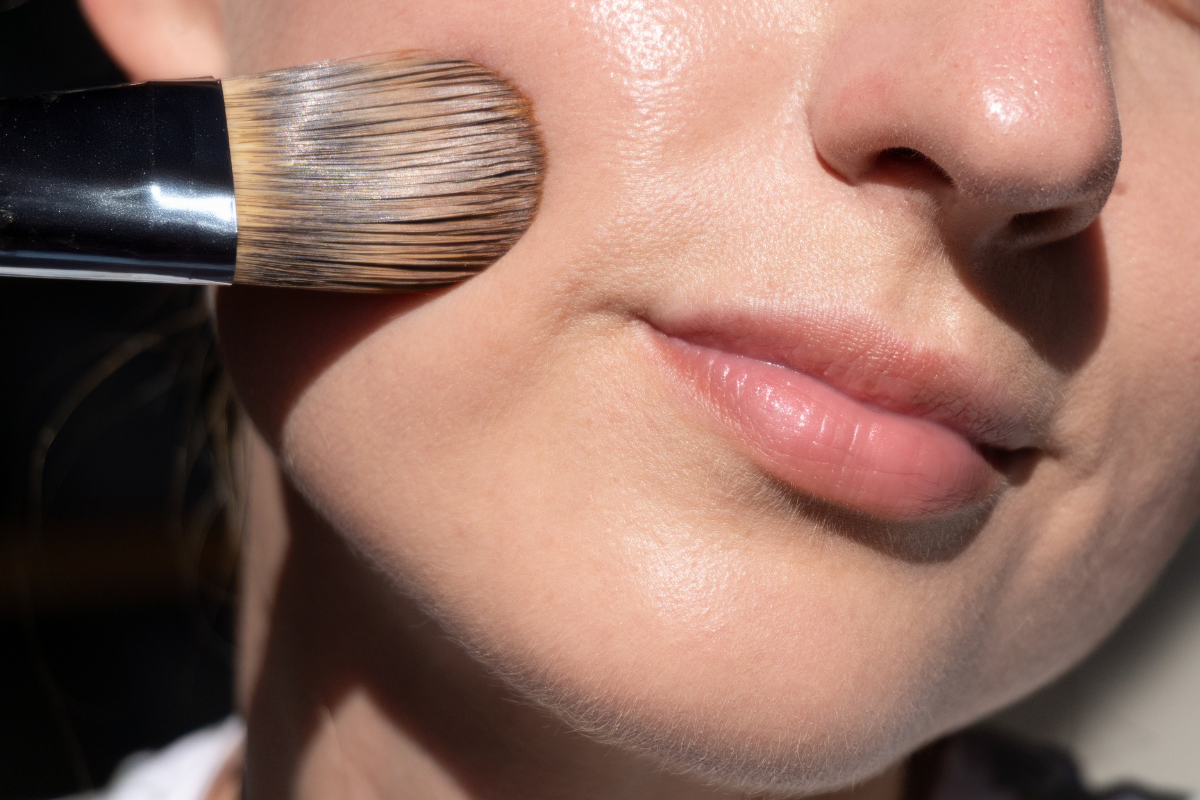 Podkład i serum w 1 dla cery 50+ z efektem dust touch w Super-Pharm