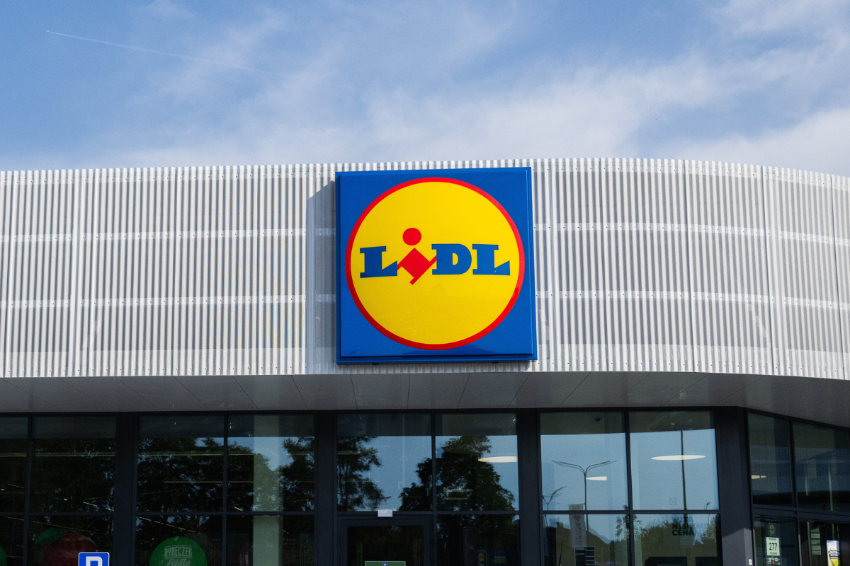 Sukienka kapsułowa Lidl beżowa midi taupe za 99 zł