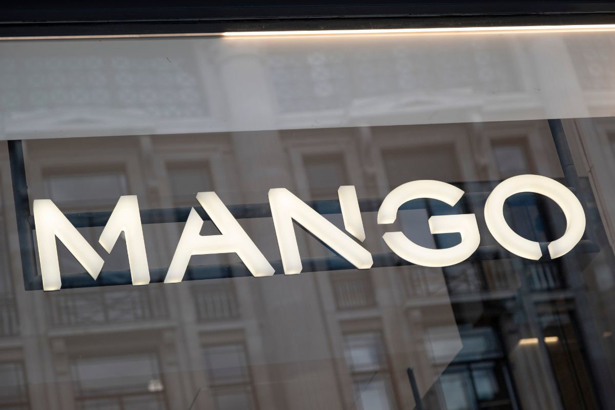 Beżowy sweter z Mango