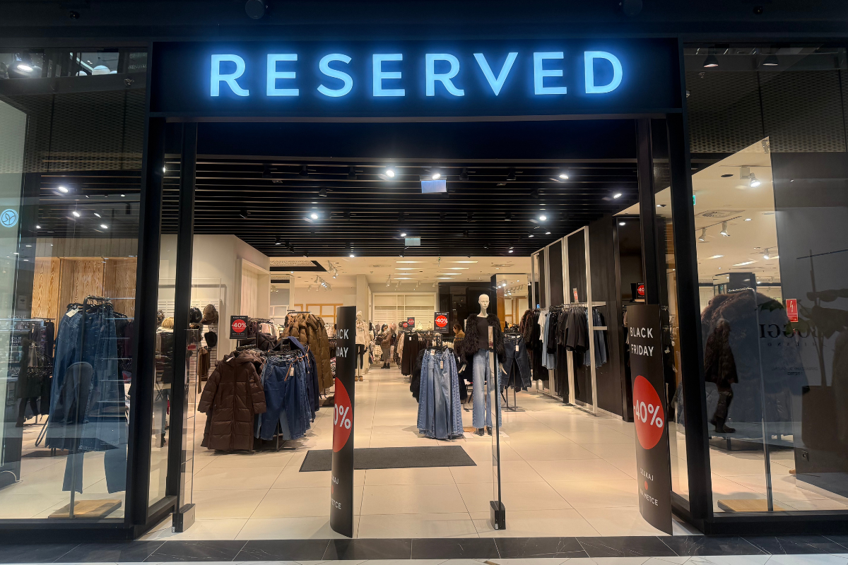 Frill jeans z Reserved – hit świątecznej stylizacji 2025