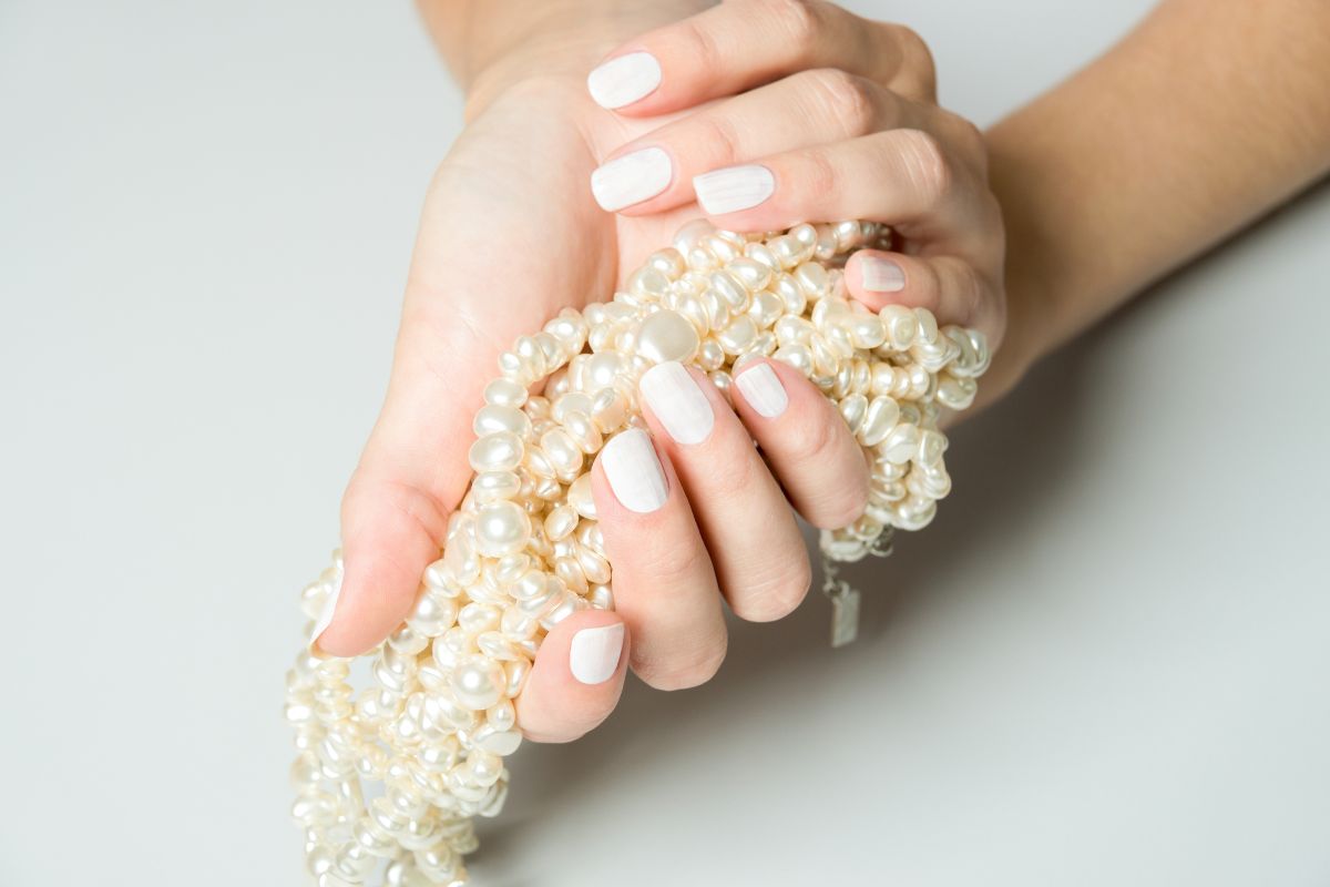 Snowy pearl nails