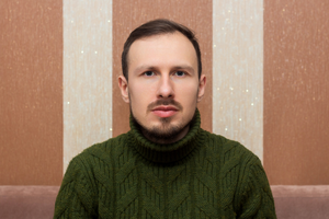 poważny mężczyzna
