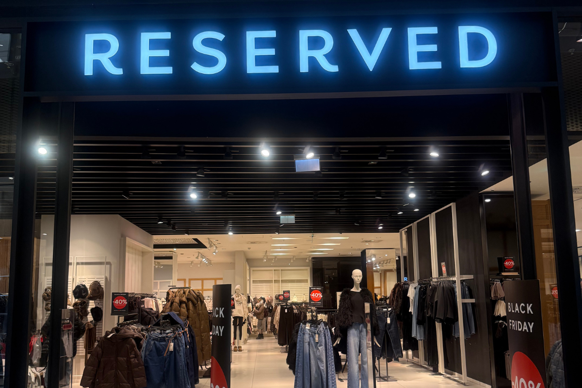 Wełniany sweter Reserved Candy Mist — hit świątecznej stylizacji 2025