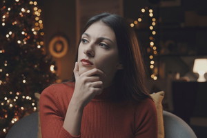 Zamyślona kobieta