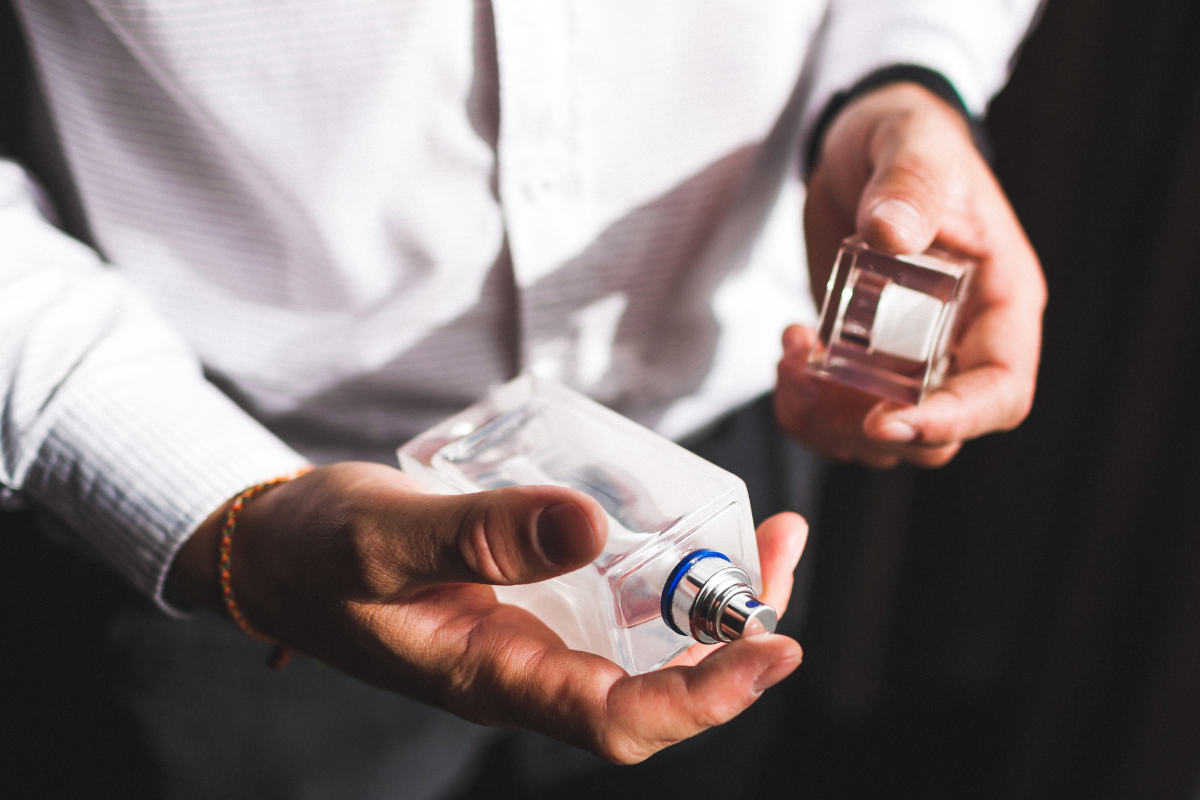 Perfumy pod choinkę dla niego – top 5 zapachów idealnych na prezent