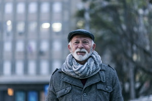 emeryt zimą