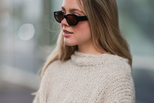 Sweter z kokardkami z Reserved