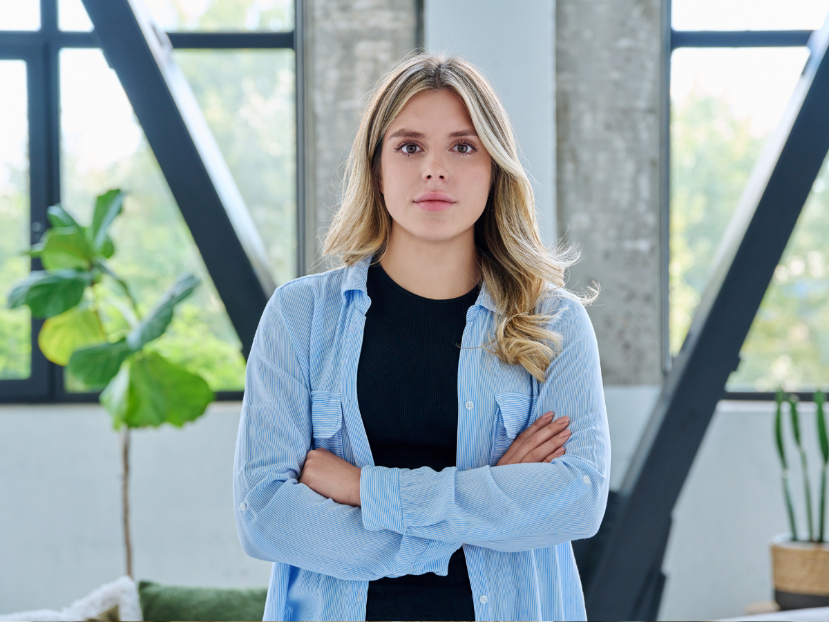pewna siebie dziewczyna
