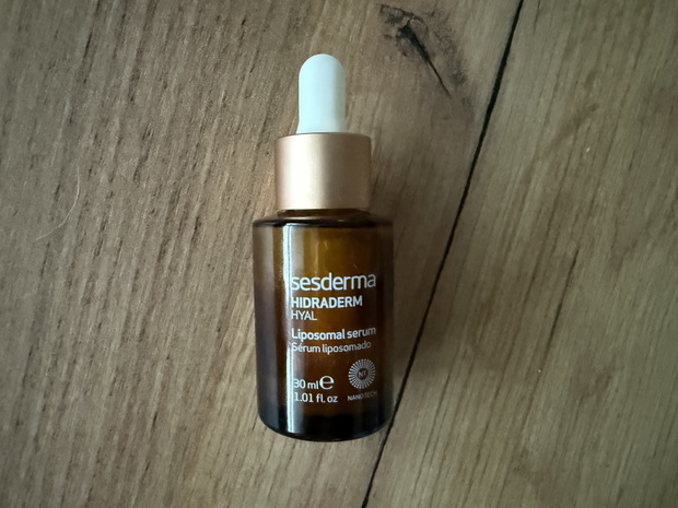 Serum z kwasem hialuronowym marki Sesderma
