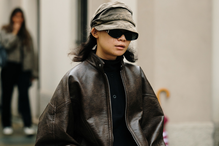 Chocolate biker jacket to hit wiosny. Ta kurtka robi całą stylizację