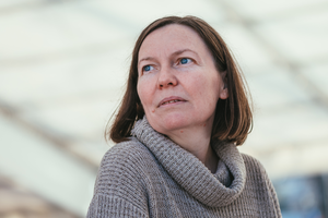 zmartwiona kobieta
