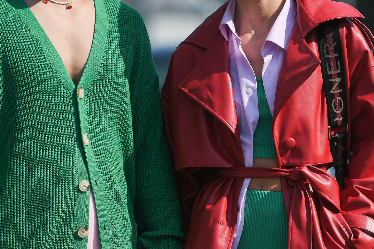 Zielona bluza z H&M to hit sezonu. Ten kolor robi więcej, niż myślisz
