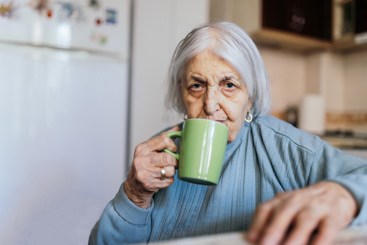 seniorka w kuchni